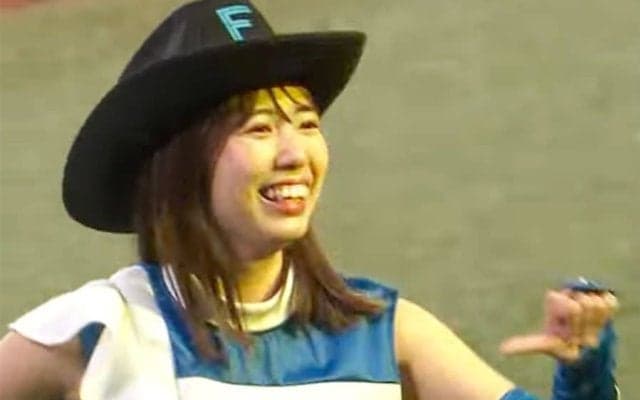 魅惑ダンスのハムチアを「脅かす存在」　ベンチでノリノリ…映された“新人”が「可愛い」