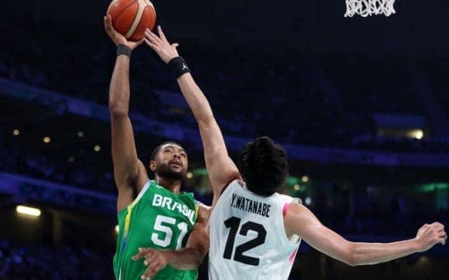 「勝利を決定づけたのは…」阻まれた渡邊雄太のダンクがひとつの”分岐点”に　FIBA公式が総括「ハチムラを欠いてフィジカルに苦労した」【パリ五輪】