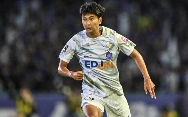 「すごいな18歳！」ロス五輪世代の広島の至宝MFがシュツットガルト相手に奪ったプロ初ゴールに反響！「ウチの天才見てくれ」「崩し本当に綺麗すぎる」など称賛続々