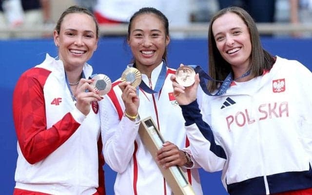 ジェンがアジア選手初のシングルス金メダル獲得! 3時間超の激闘、女王撃破など勝負強さ光る[パリ五輪]