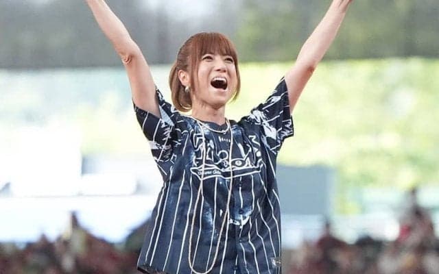 「48歳って絶対嘘だろ」　際立つスタイル…ショーパンで豪快投球「めっちゃかわいい」