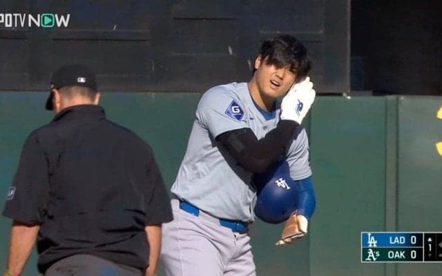 大谷翔平にまさかのハプニング発生… 一体、何が起きた…！？ 29個目の盗塁成功→顔面をパンチされる「大丈夫か？」「顔はやめて！」