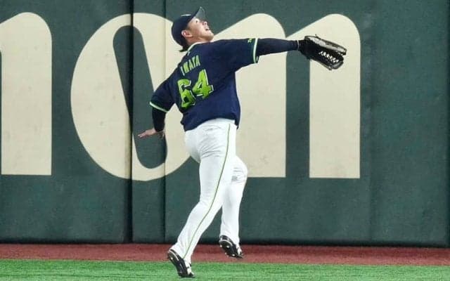 ヒット強奪の“背走美技”は「守備範囲エグすぎ」　育成出身の燕27歳に「びっくり」