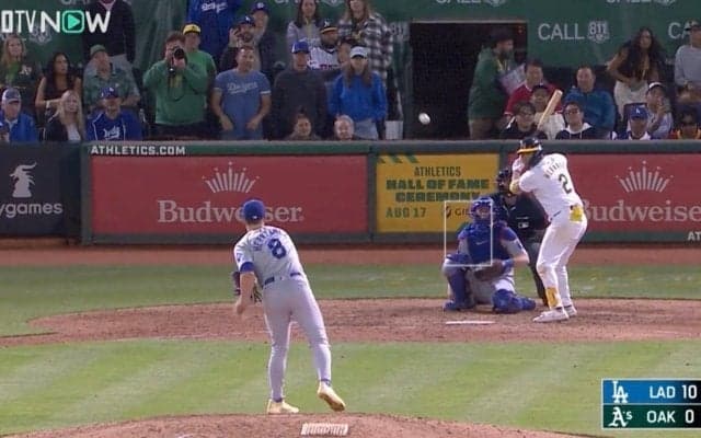 “ほぼ大谷翔平”が出現！？ 緊急登板したド軍内野手の“超スロー魔球”がヤバすぎる　相手バッターの様子がおかしくなる「実は魔球の使い手」「70キロのスライダーw」