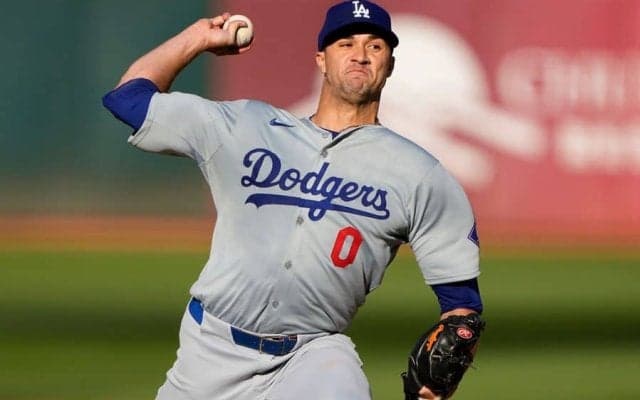 ド軍新加入右腕の恋人は美人モデル　NFLからMLBへ…キス写真投稿で“発覚”「美しい」