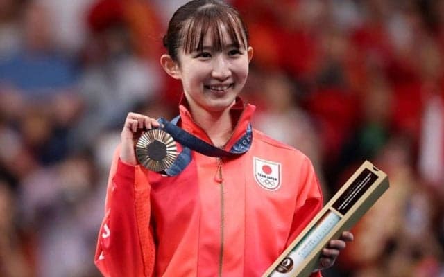 銅メダリスト美女の豪快投球が「可愛すぎる」　快挙で再脚光…判明した“意外な事実”