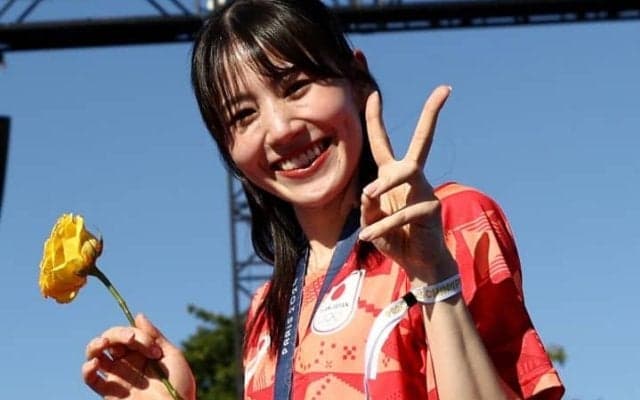 「めちゃくちゃ美しい」バド志田千陽の“いつもと違う”スタイルに海外ファンが反応「前髪のあるシダさん」【パリ五輪】