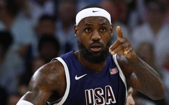 米放送局が金メダル大本命のアメリカを分析「比類のない選手層」　圧倒的存在感示すレブロン、“スター軍団”の弱点にも言及【パリ五輪2024】