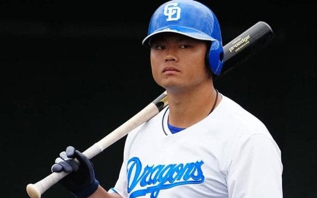 中日25歳主砲の衝撃「変態ホームランすぎる」　左手1本で軽々…岐阜も騒然「CG？」