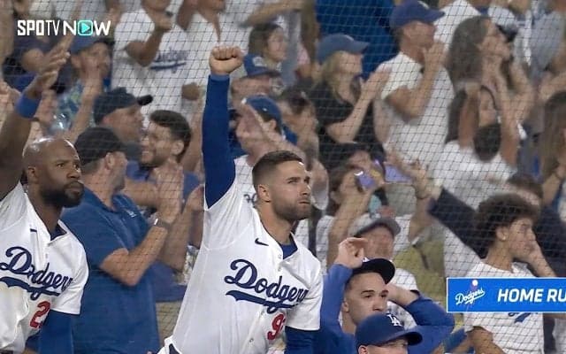 ショウヘイ、どうした！？ 大谷翔平のベース踏み直し弾で“異変”　歓喜の裏で実はベンチも「あれ？」 舞台裏のひと幕が話題に