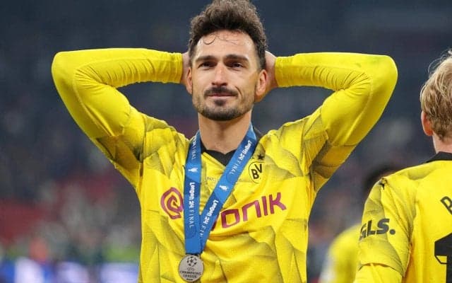 ブライトンの31歳同胞指揮官がフンメルスに電話交渉！ 35歳でプレミア初挑戦か