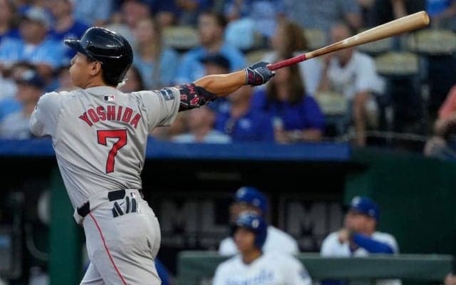 吉田正尚、7試合ぶり6号に敵地騒然　ボール球にパワー炸裂、8月初アーチ