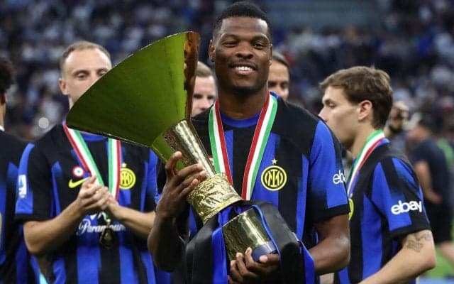 右サイドバック狂想曲…インテルのオランダ代表DFダンフリースはユナイテッド行き希望も、3人の右SBの動向が絡む展開に