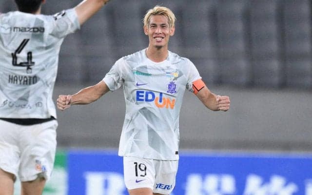 雷の影響で約1時間半の中断挟んだ激闘制した広島が東京Vに今季3戦全勝！　主将・佐々木翔が今季初3連勝導く決勝弾【明治安田J1第25節】