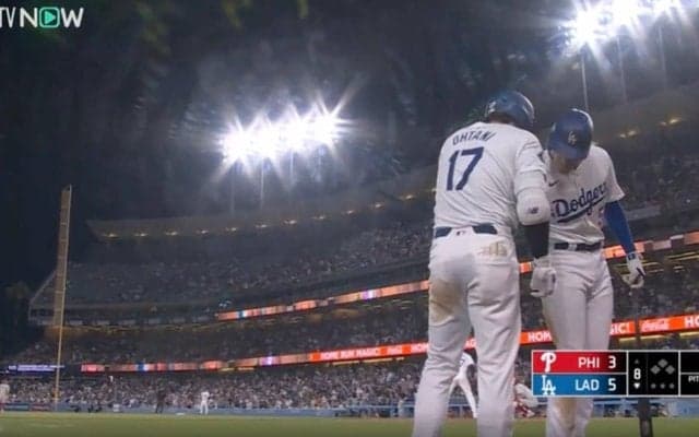 大谷翔平、ホームラン直後の行動が話題に　戦列復帰を果たしたフリーマンとの“胸熱シーン”「最強感ありすぎ」「絵になるな」