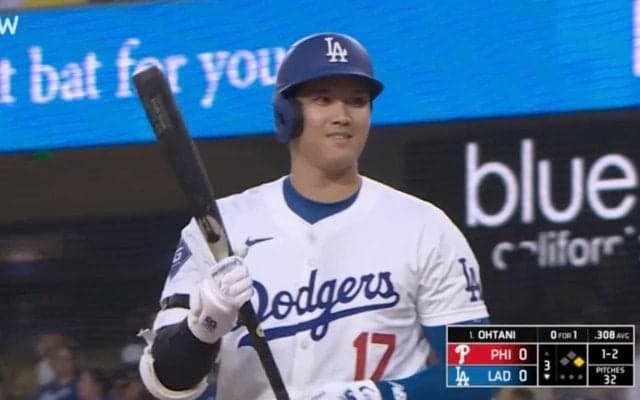 一体、何があった…！？ 大谷翔平、審判にハプニング発生→とっさに見せた“神対応”の瞬間「審判もカッコいいな」「なんだ、ただの聖人か」