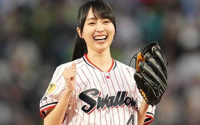 超人気アイドルが「かわいすぎる」　23歳誕生日で再脚光…ノーバウンド投球は「神宮に女神」