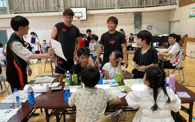 Bリーグタイトルパートナー・りそなグループが子ども向けイベント開催…岡本飛竜、安藤周人とともに“お金”を学ぶ
