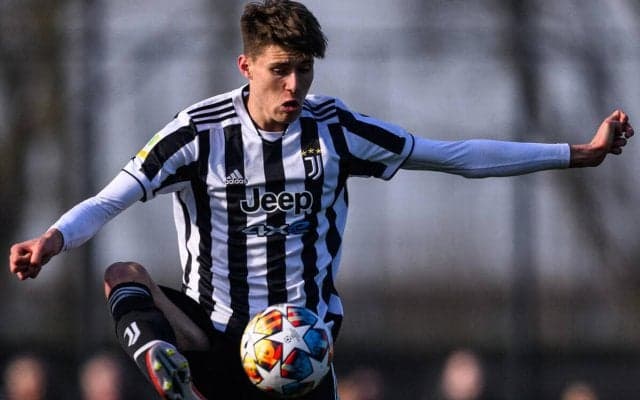 ユベントスが下部組織育ちの21歳DFサヴォーナと5年契約を発表、今季からファーストチームに昇格決定
