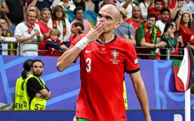 41歳のポルトガル代表DFぺぺが現役引退を発表！ 33のトロフィーを獲得…レアル、ポルト、ポルトガル代表などで活躍