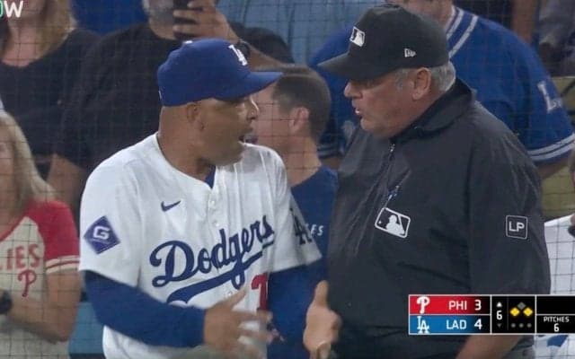 おい！説明しろよ！ ド軍・ロバーツ監督 vs 審判のブチギレバトル勃発！ 怒りの猛抗議→酷すぎる逆ギレ対応… あわや一触即発「怖すぎる」「色々と酷いな」