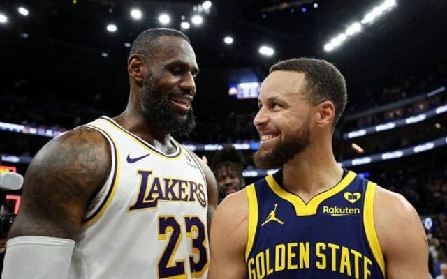 レイカーズ対ウォリアーズ、ウルブズ対マブスを含む計5カードがクリスマスに激突