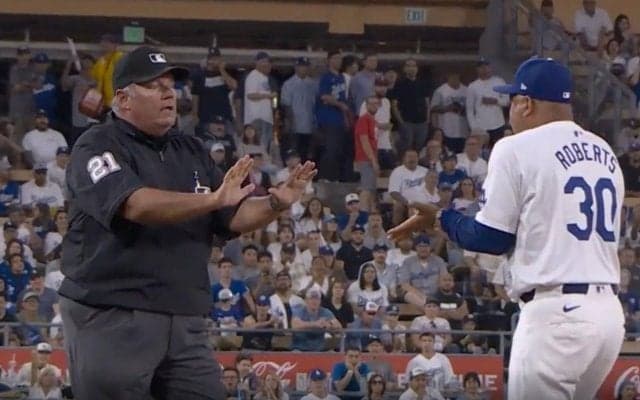 ネット炎上！「また、コイツか…」 ド軍・ロバーツ監督を強制退場させた“お騒がせ審判”の態度があまりに酷すぎると話題に 「冤罪退場男ｗ」「大谷さんもキレてたな」