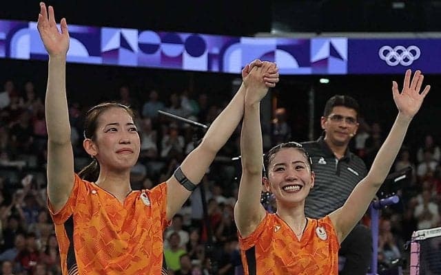 バドミントン日本代表が帰国　「シダマツ」こと志田千陽、松山奈未がファンの声援に感謝　20日からは“凱旋試合”に参戦へ【パリ五輪2024】