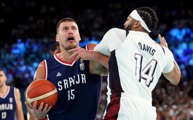 準決勝でも”疑惑の笛”か…セルビアの選手や指揮官が次々と審判への不満を明かす