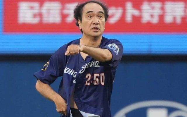 江頭2:50さんが爆笑始球式　スタンドから登場し「お尻出しまーす」…DeNA牧に大暴投