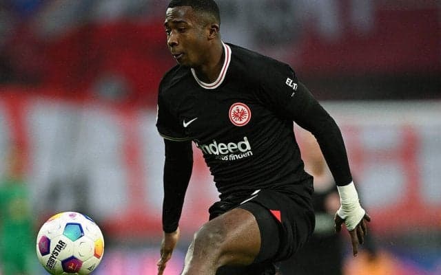 PSGが22歳のフランクフルト主力CBを獲得！　クラブ史上初のエクアドル人選手に