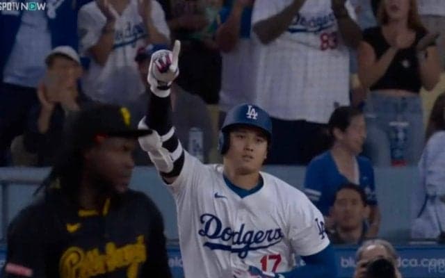 大谷翔平、確信の35号特大アーチで“ドヤ顔&指差し”パフォーマンスが飛び出した！ 「カッコ良すぎます」「惚れてまうやろー」SNSで大盛り上がり