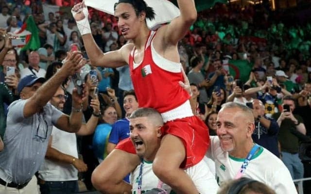 金メダルに涙 “性別騒動”で渦中の女子ボクサーが“誹謗中傷”の非道さを訴え「攻撃は本当に酷かった。いじめはやめて」【パリ五輪】