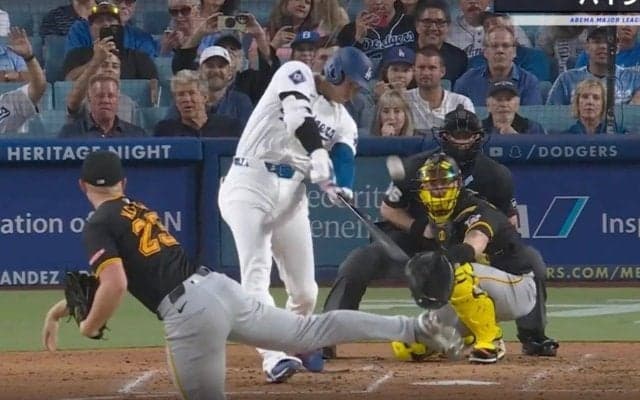 「何かがおかしい」大谷翔平、高速特大アーチでバットに“異変”が起きていた…！？ 解説者がドン引き… 謎の“何か”が映像に映り込んだ瞬間