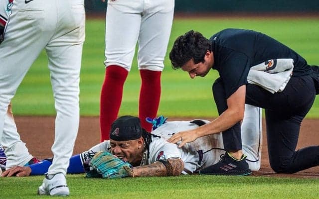 巻き込まれた足首「嘘だろ…」　“大谷ライバル”が負傷交代…猛追の30歳に悲劇