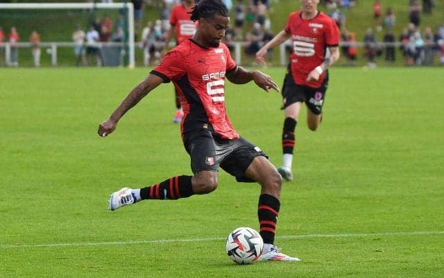 右SB補強難航のローマ、レンヌのフランス人DF獲得に本腰か