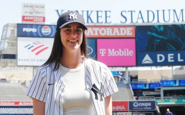 長身美女がジャッジに驚愕「彼マッチョね」　へそ出し＆短パンでヤ軍本拠地に登場