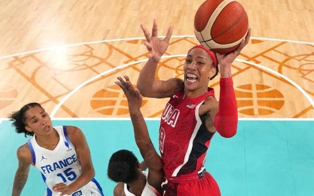 五輪バスケ女子アメリカ代表が8連覇…フランスとの激闘を1点差で制し男女アベック優勝