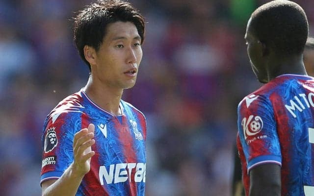 「大活躍の予感」「新たな王様だ」鎌田大地がプレミア開幕1週間前に本拠地ゴール！ ファンもスタンディングオベーションで期待大「素晴らしい」