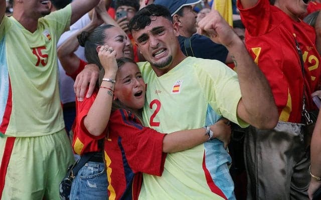 パリ五輪金メダルの右SBにアクシデント…アタランタ移籍が土壇場で破談