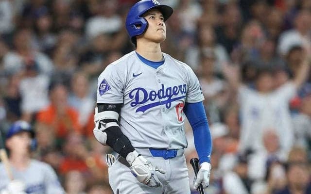 大谷翔平、衝撃の“悪球打ち”36号　再びオズナを1差リード…129m弾に敵地騒然