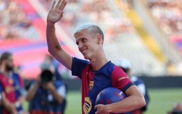 「僕は勝ちに来た」10年ぶりの古巣帰還、ダニ・オルモがバルサのファンにお披露目「帰って来れて嬉しいし夢が叶った」