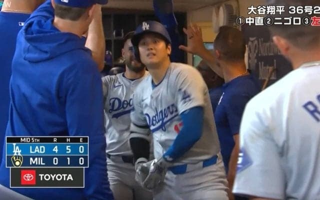 大谷翔平、ホームランで“新しい儀式”？ ベンチで見せたパフォーマンスが話題に「テンション高っ！」