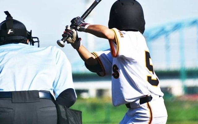 苦手な“高めの球”に対応する練習とは？　強豪指導者も共感する「ゆっくりスイング」