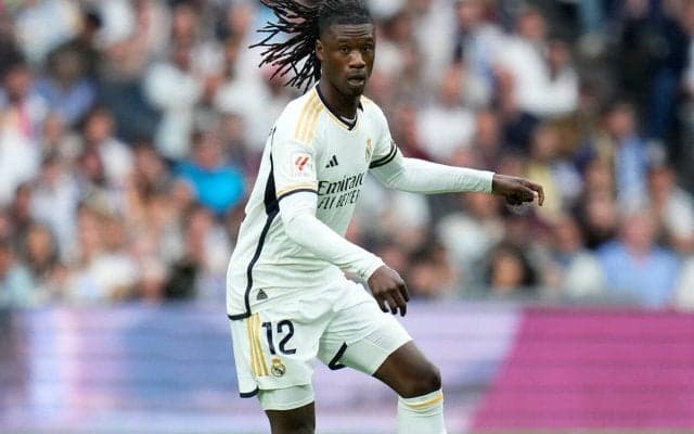 開幕目前のマドリーにアクシデント発生…カマヴィンガがトレーニング中に左ヒザを負傷