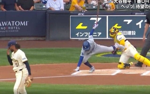 一体、何が起きた！？ 復帰したベッツに突然のハプニング発生！ 豪快フルスイング→漫画みたいなワンシーン