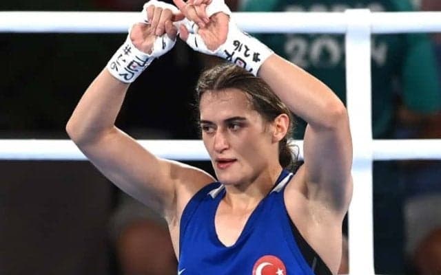 性別騒動の台湾ボクサーに“Xポーズ”「なぜこんなことをしたのか」敗者の行為に会場は騒然【パリ五輪事件簿】