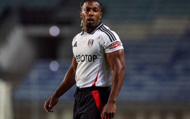 「マジか…」、サッカー界屈指の肉体美誇るアダマ・トラオレの筋肉触った少年が驚愕の反応