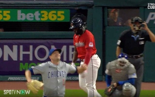 投手がブチギレ！ マウンド上で大暴れ… “ど真ん中失投”で被弾→謎の動きがヤバすぎる「キレすぎだろ」