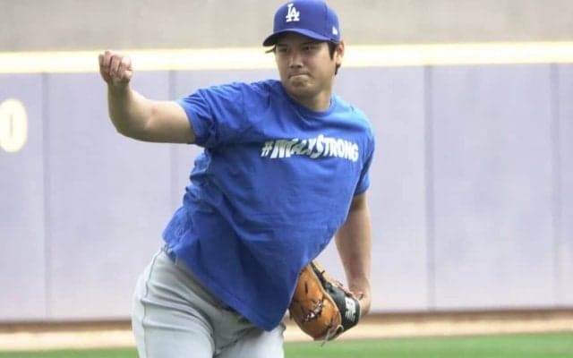 大谷翔平、捕手座らせ初のキャッチボール　143キロ計測…二刀流復帰へ前進